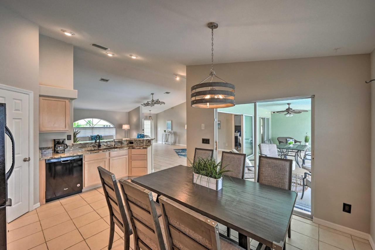 Vila Pet-Friendly Escape With Dock And Kayaks In Cape Coral Exteriér fotografie