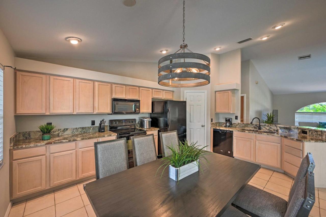 Vila Pet-Friendly Escape With Dock And Kayaks In Cape Coral Exteriér fotografie